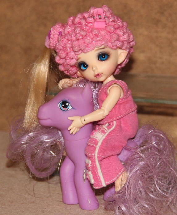 Ребенок всегда поможет разобрать игрушки (фото 9)