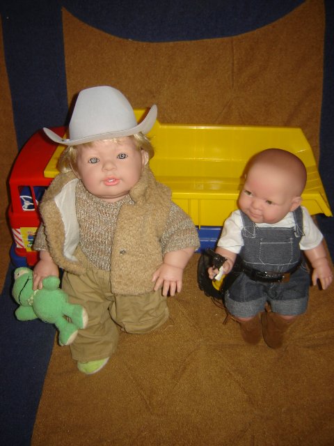 Шериф и его помощник против Мистера Лягуха. Куклы Berenguer