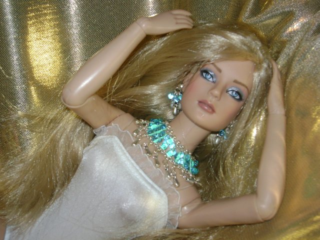 Nu Mood Sidney - девушка загадка от Tonnera