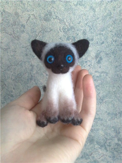 Белый кот! Игрушки валянием из шерсти