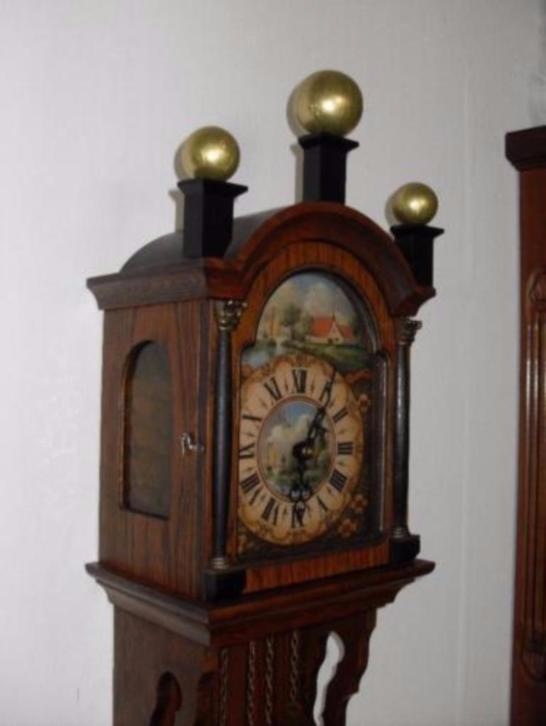 Старинные часы еще идут. Коллекция старинных часов