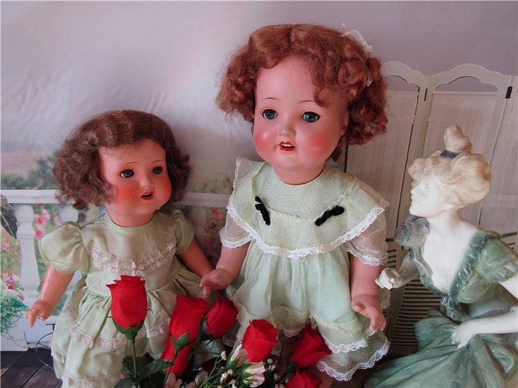 Две куклы Sonnenberg - две сестры. Этюд в салатовых тонах