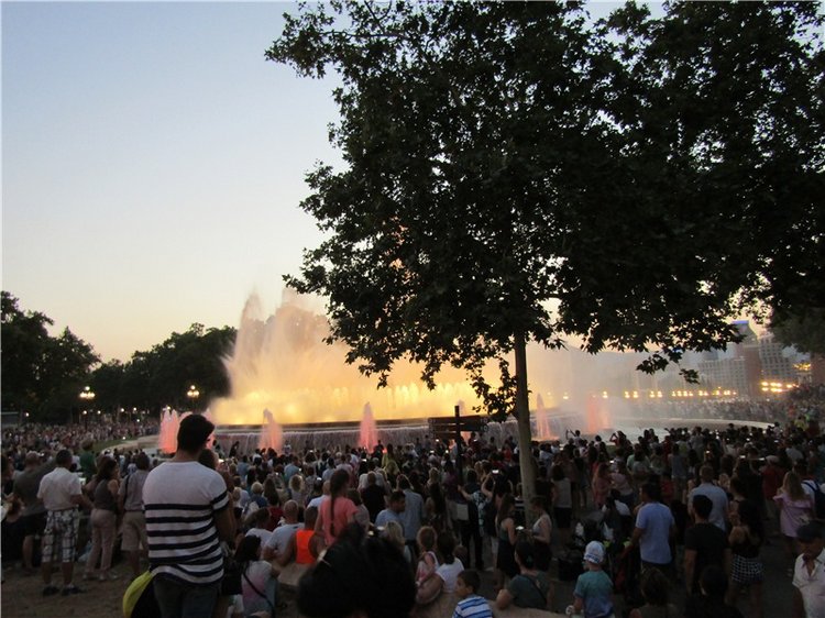 Шоу поющих фонтанов в Барселоне - окунемся с головой (фото 8)