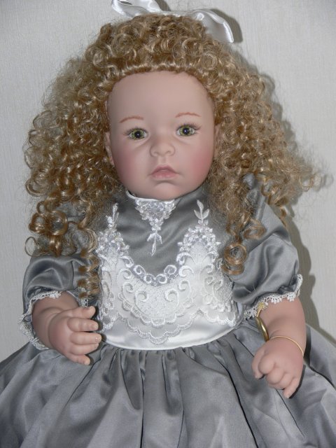 Необыкновенно красивая девушка Harvest Ball, Lee Middleton (фото 7)