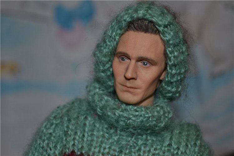 Том Хиддлстон в миниатюре! Уже дома! Ура (фото 8)