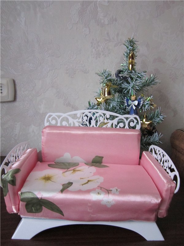 Подарок своими руками. Диванчик для кукол (фото 10)