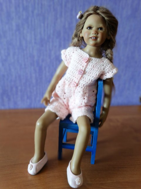 Розовые цветы или вязаные платья для любимых кукол