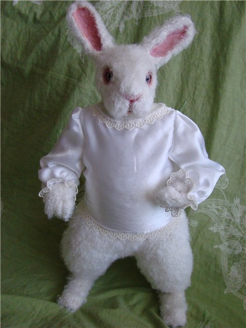 Белый кролик по мотивам рассказа об Алисе. Авторская кукла Кондрашовой Ирины
