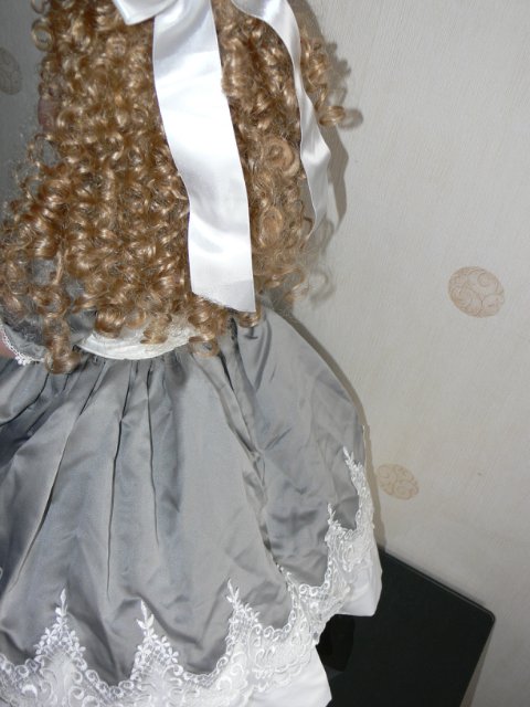 Необыкновенно красивая девушка Harvest Ball, Lee Middleton