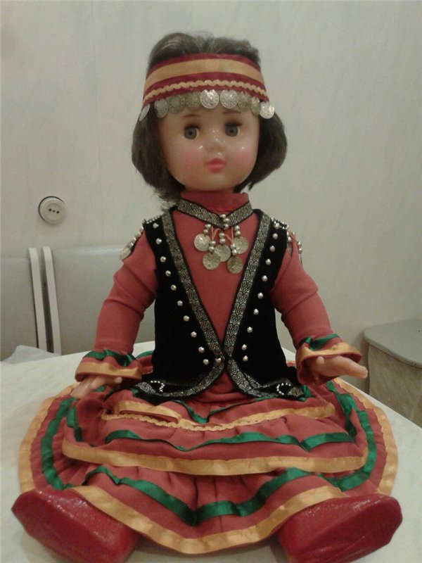 Маринка в национальном костюме (фото 3)