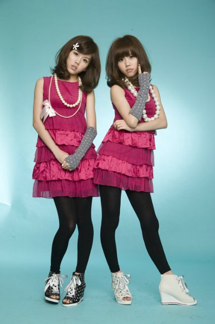 "Но как же вы могли так раздвоиться? Две половинки яблока различней." Близнецы от Кристин Оранж