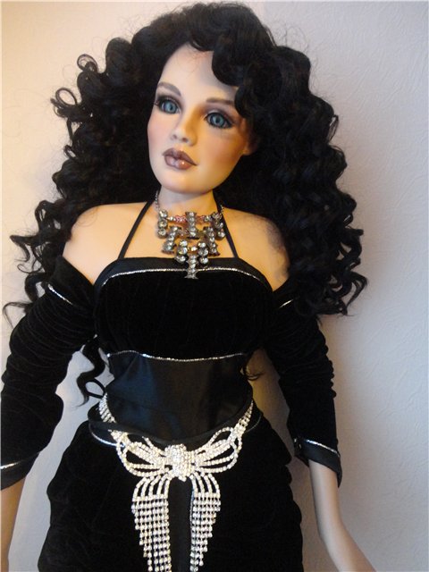 Моя черноволосая красавица Татьяна. Фарфоровая кукла (фото 3)