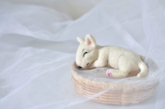 И еще один сплюшка. Игрушка валянием своими руками (фото 5)