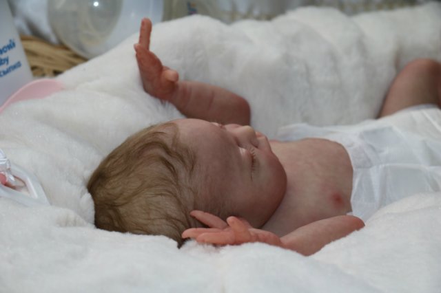 Спящая малышка Рози 2. Куколка реборн Виктории Вишни (фото 9)