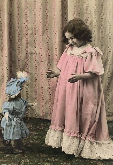 Старый фотоальбом. Девочки и куклы - продолжение