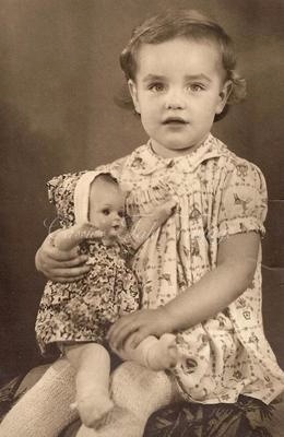 Старый фотоальбом. Девочки и куклы - продолжение