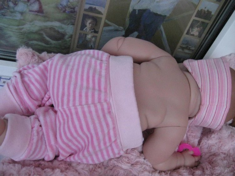 Маленькая Евочка любит наряжаться (фото 7)