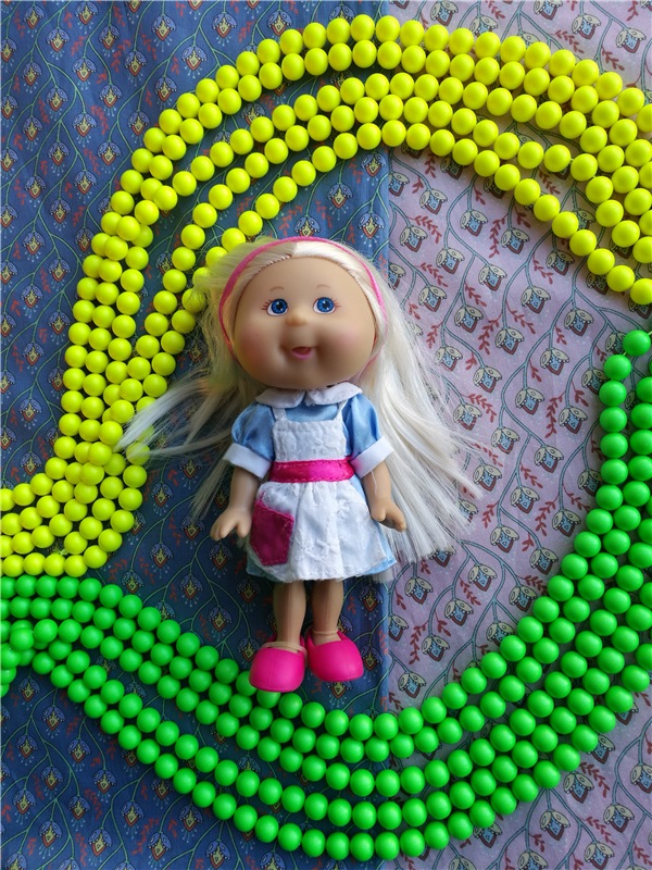 Надели шарики на нити. Красиво очень, посмотрите! Сваровски нашими глазами