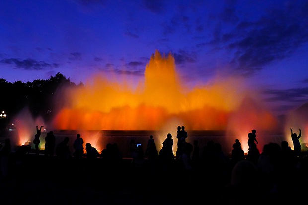 Шоу поющих фонтанов в Барселоне - окунемся с головой (фото 2)