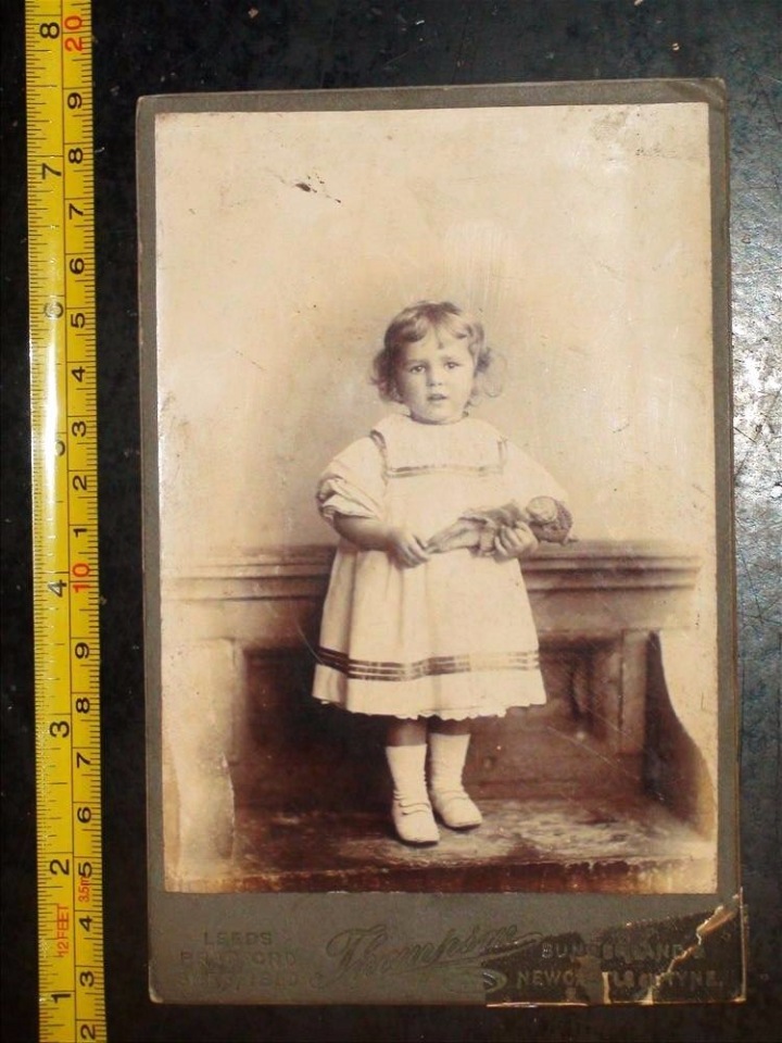 Cтаринные фотографии девочек с куклами