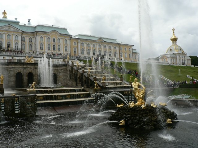 Тучи брызг моря.... Петергоф (фото 5)