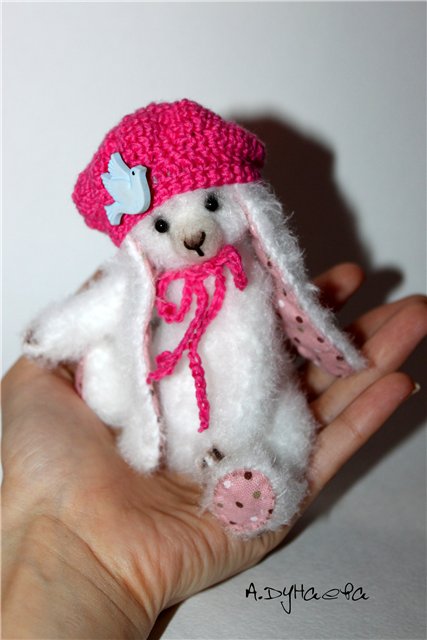 Заюшка Юля - игрушка вязанная крючком (фото 2)