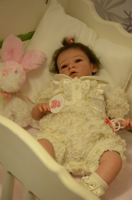 Кукла реборн Сабрина - маленький серьезный человечек (фото 5)