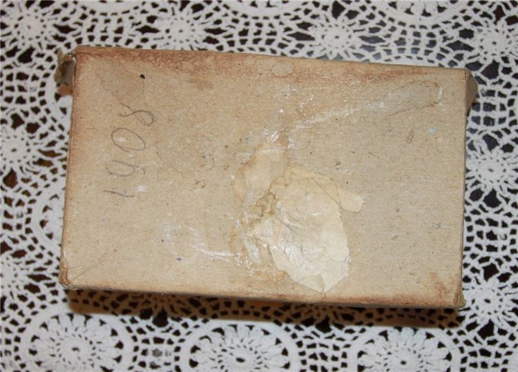 "Meine Tochter ist 6" Антикварный гардероб для карманной куколки (фото 4)