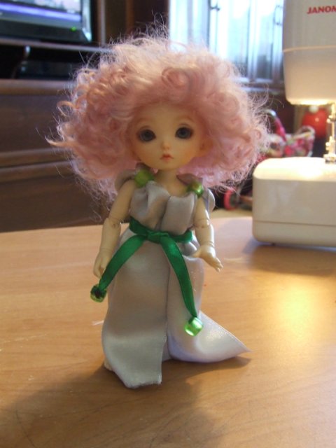 Платье для куклы из атласной ленты. Простое изготовление. Мастер-класс (фото 8)