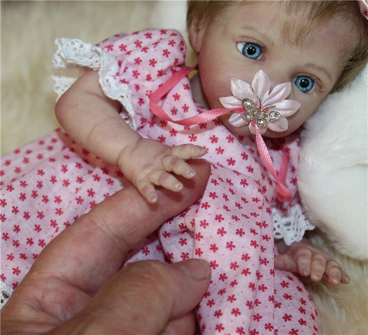 Кукла реборн Nessa. Дюймовочка