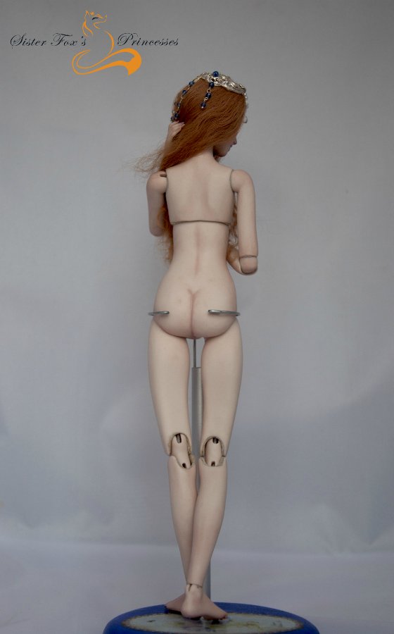 Шарнирная обнаженка и немного серебра. Фарфоровая кукла от SisterFox (фото 3)
