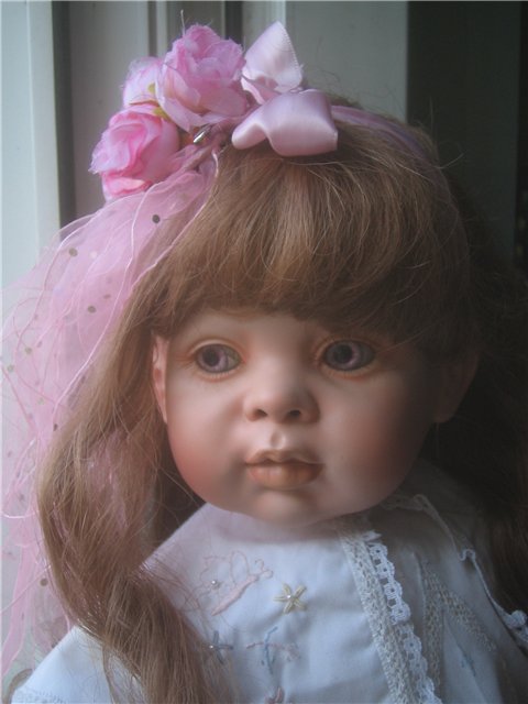 Фарфоровая Фиалочка от Файзох Спанос (Fayzah Spanos)