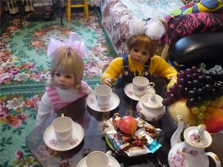 И снова, снова пополнение. Наш девичник разбавил мальчик