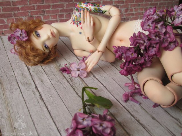 Шарнирная кукла Изабэль, дева в сирени (фото 5)