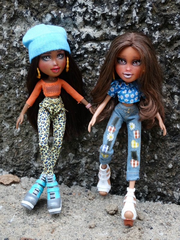 Мои девочки (перерисованные Братц 2015) вышли на улицу