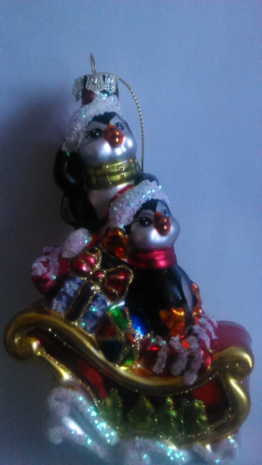 Ребята!! А давайте елочные игрушки показывать! :-)