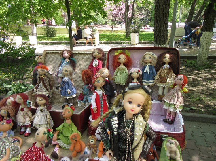 Первое мая. Сложно быть бунтарем, когда ты - милая девочка