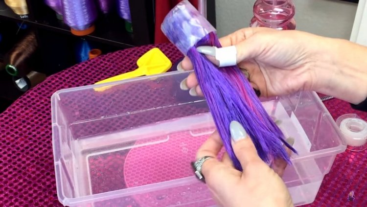 Выстригаем красиво чёлочку кукле (фото 5)