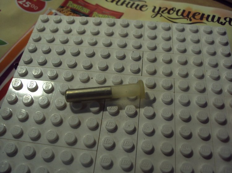 Как быстро уложить спать малыша, потерявшего соску с магнитиком (или: бутылочка - своими руками из подручных средств)