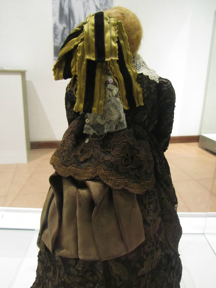 «Мода по-взрослому. Истории из кукольного гардероба» - выставка в Музее-заповеднике «Царицыно» - в шести частях. Часть 1