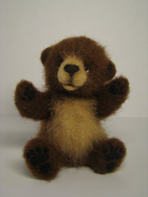 Мишка косолапый по лесу идет. Игрушки валянием из шерсти