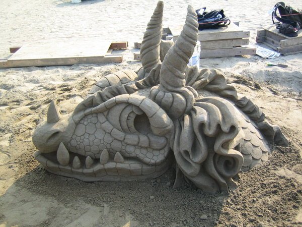 Замки, произведения скульптуры из песка