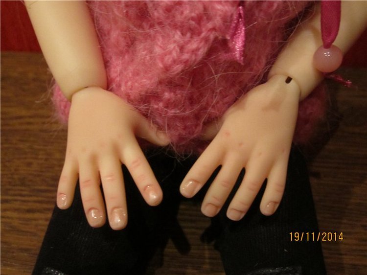 Ручки и ботики куклы Kaye Wiggs