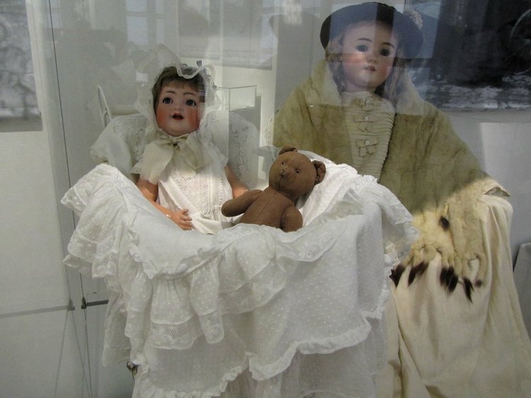 «Мода по-взрослому. Истории из кукольного гардероба» - выставка в Музее-заповеднике «Царицыно» - продолжение - 4-ый зал.