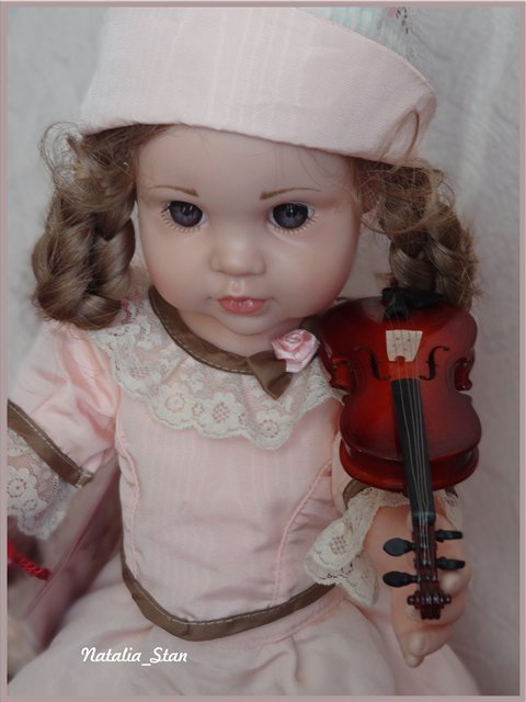 Маленькая скрипачка - девочка из Вены от Gotz
