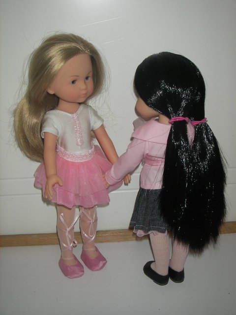 Лиля и Мила фотографируются | Бэйбики Лиля и Мила фотографируются (фото 5)