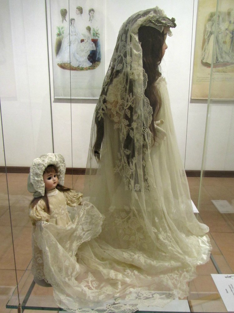 «Мода по-взрослому. Истории из кукольного гардероба» - выставка в Музее-заповеднике «Царицыно» - продолжение - 3-ий зал.