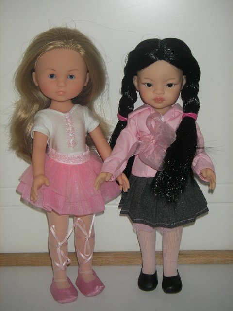 Лиля и Мила фотографируются | Бэйбики Лиля и Мила фотографируются