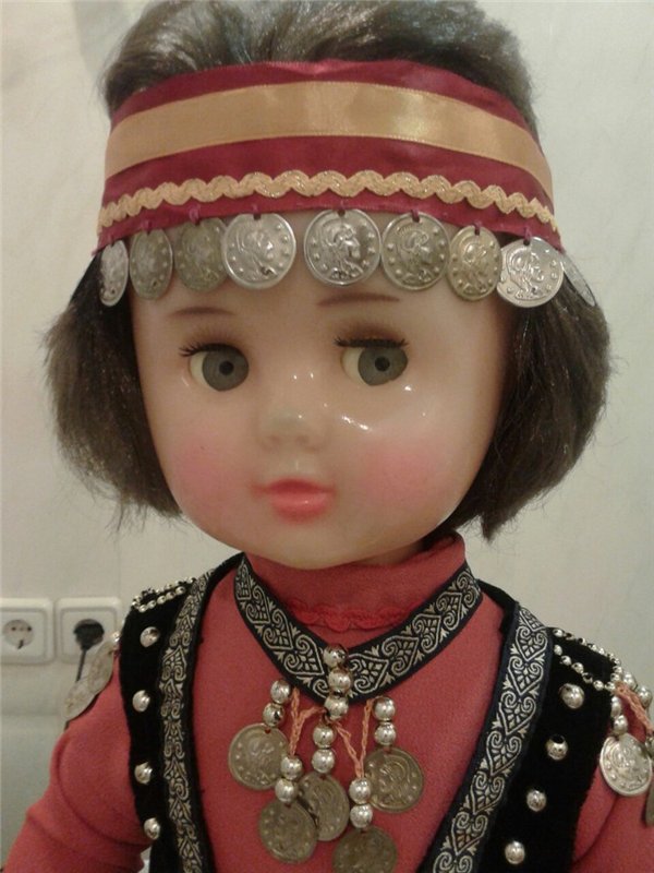 Маринка в национальном костюме