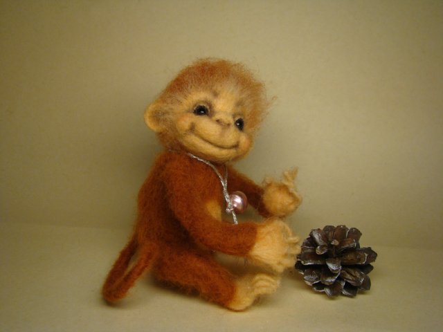 Предновогодняя мартышка. Авторская игрушка валянием из шерсти Ольги Чернухо (фото 3)